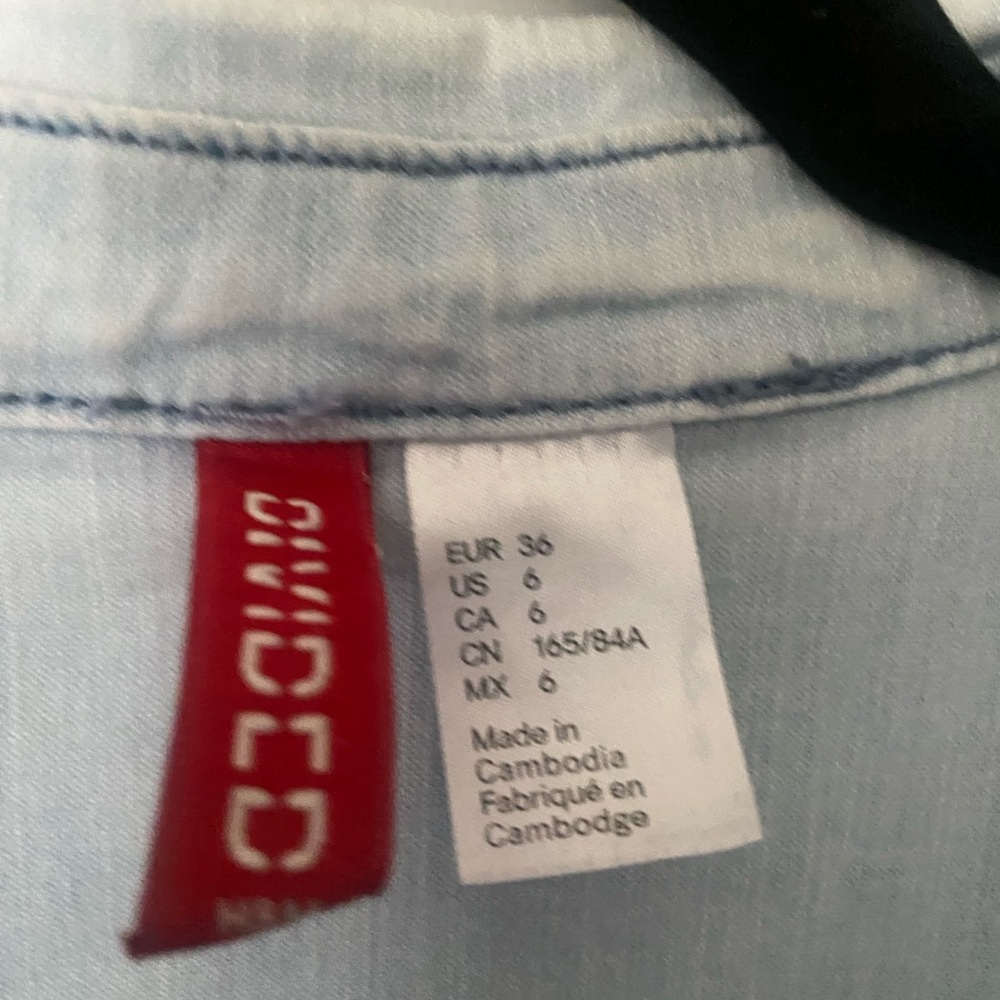 H&M Light Blue Button Down Shirt - Picture 2 of 7